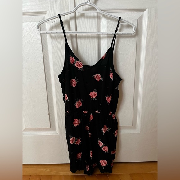 H&M Flower Romper - Picture 1 of 3